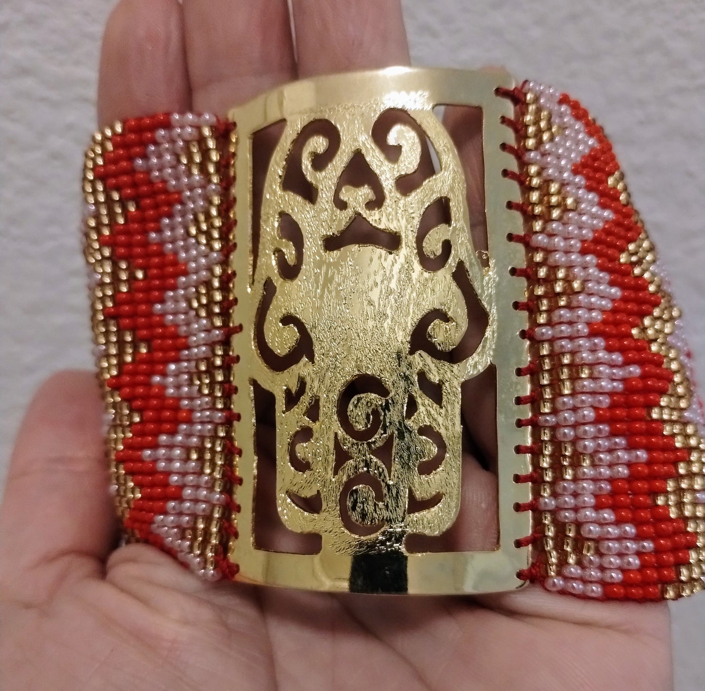 PEACE AND LOVE GOLD BRACELET