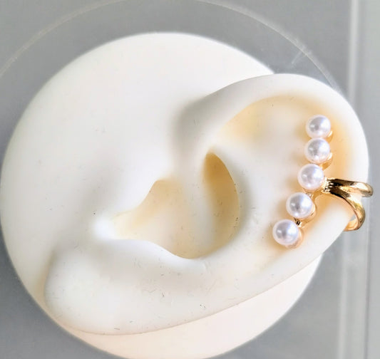 5 PEARLS EARCUFF