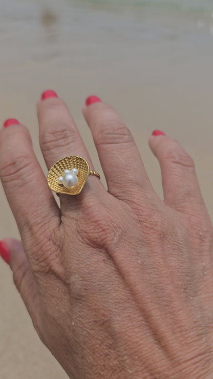 SHELL 4 PEARLS RING