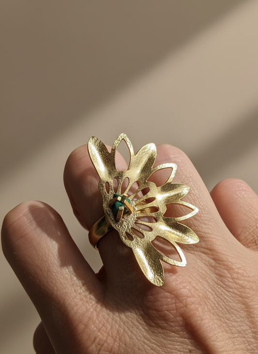 HALF FLOWER EMERALD RING
