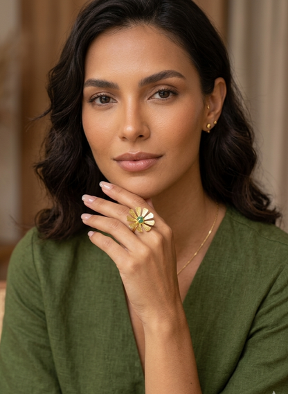 GOLDEN PETALS RING EMERALD