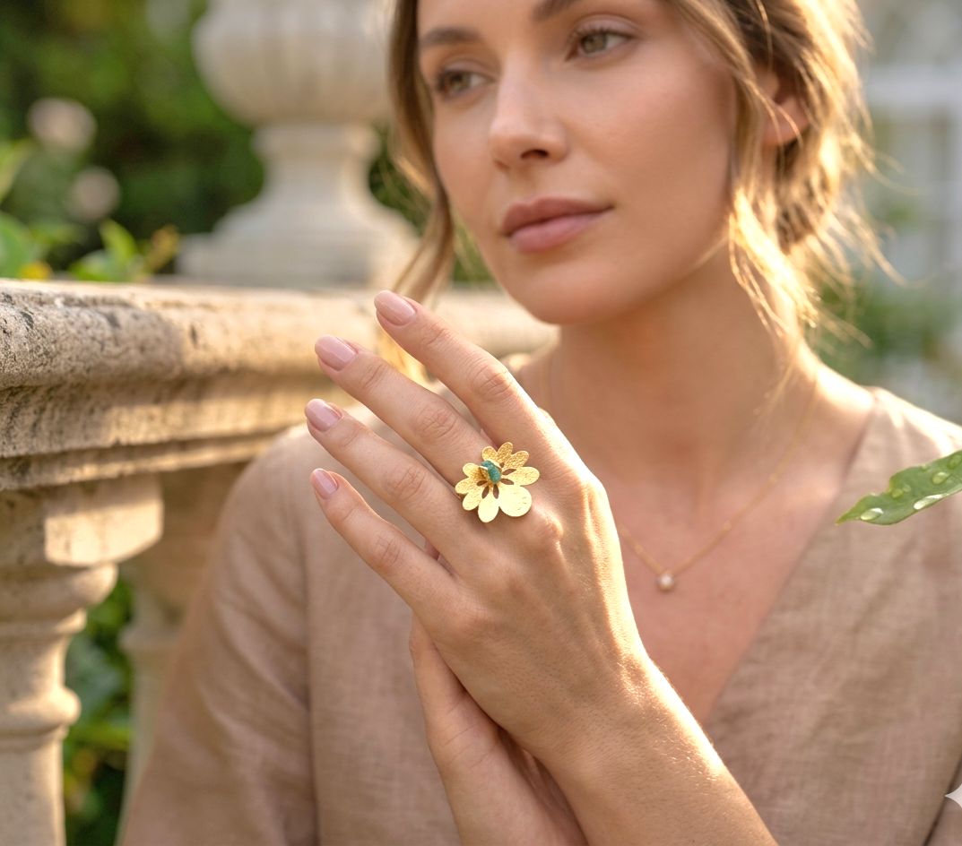 QUEEN FLOWER EMERALD RING