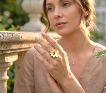QUEEN FLOWER EMERALD RING